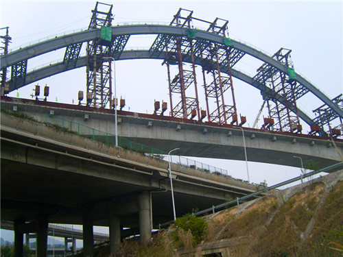 跨西岭互通特大桥钢管拱顺利合拢(图4)