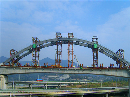 跨西岭互通特大桥钢管拱顺利合拢(图3)