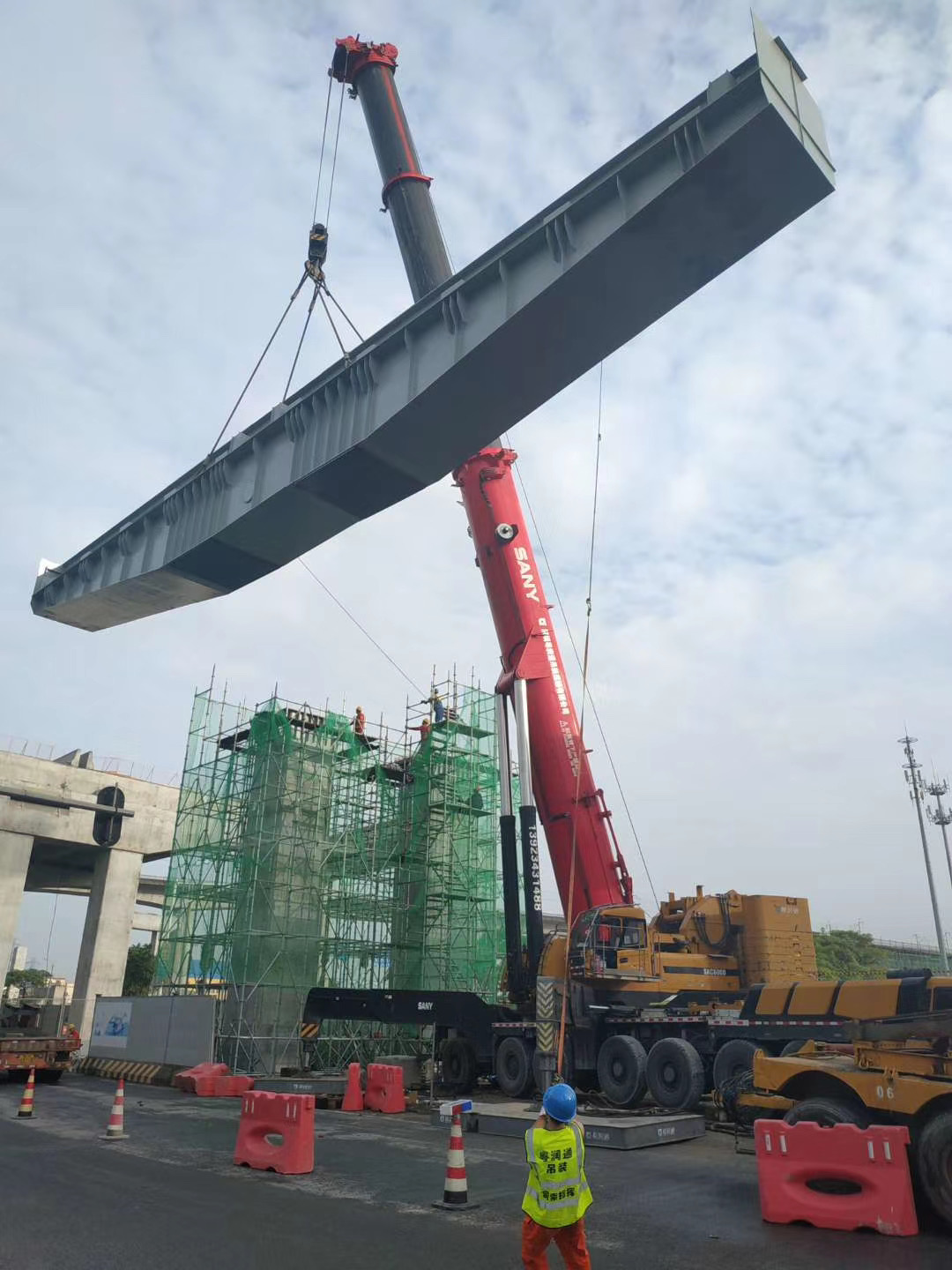 钢盖梁(图6)