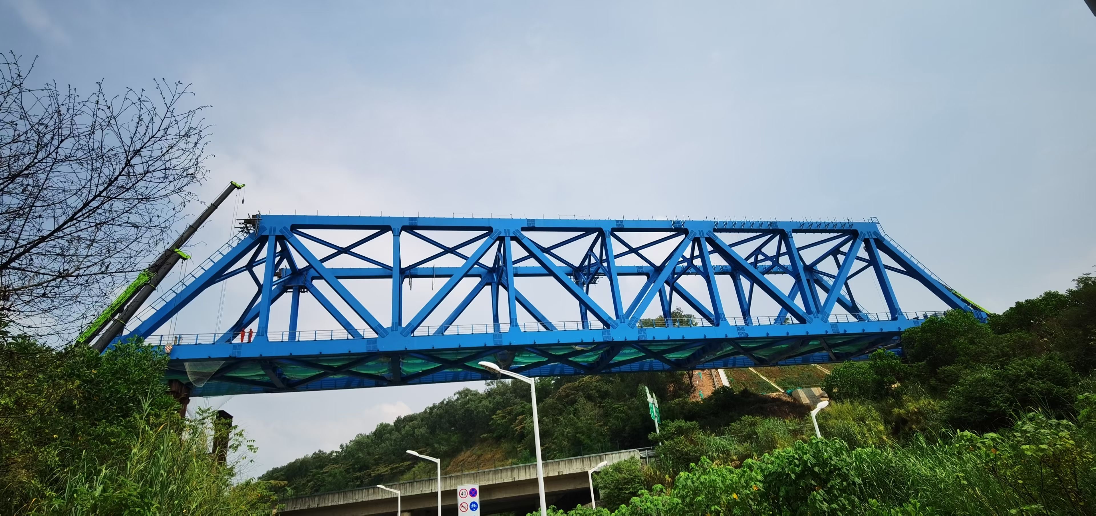江门市南沙港铁路112m钢桁梁顶推安装(图1)
